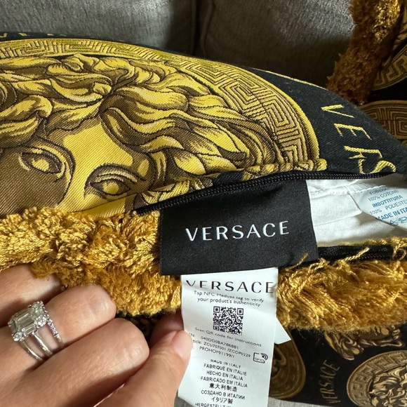 Versace double faced Medusa cushion with fringe - Picture 5 of 5